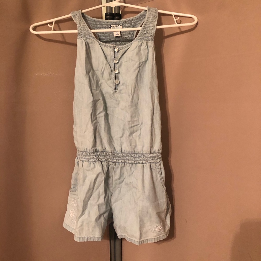 adorable girl's romper with embroidered flowers!